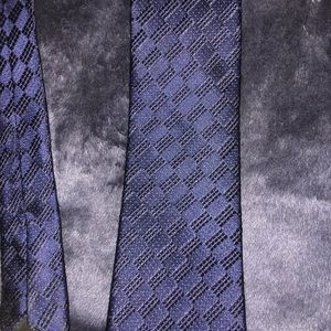 Navy Marc New York/Andrew Marc tie